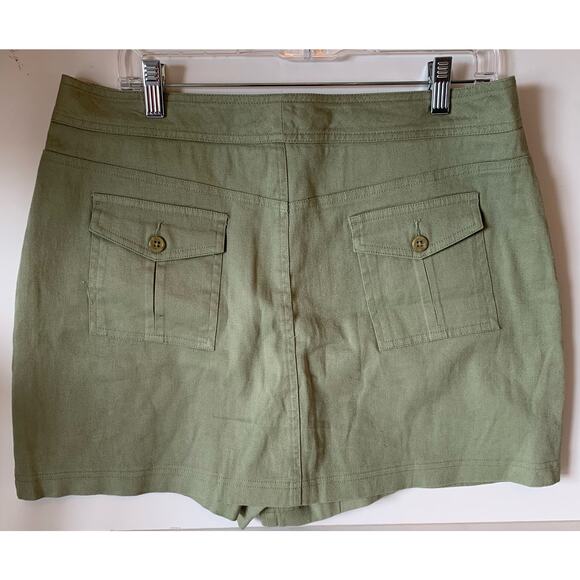 Dockers skort women's size 12 green euc "favorite fit" - Picture 3 of 7